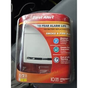 NEW! NIB First Alert P910 Smoke & Fire Alarm - 10 Year Life - Sealed Package